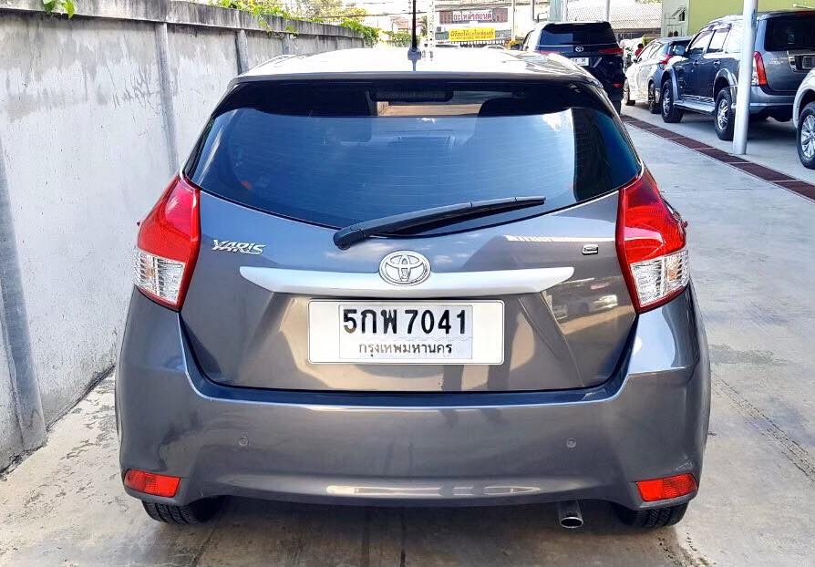 Toyota Yaris ปี 2016 สีเทา (รูปที่ 3)