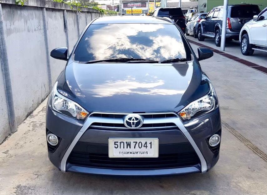 Toyota Yaris ปี 2016 สีเทา (รูปที่ 2)