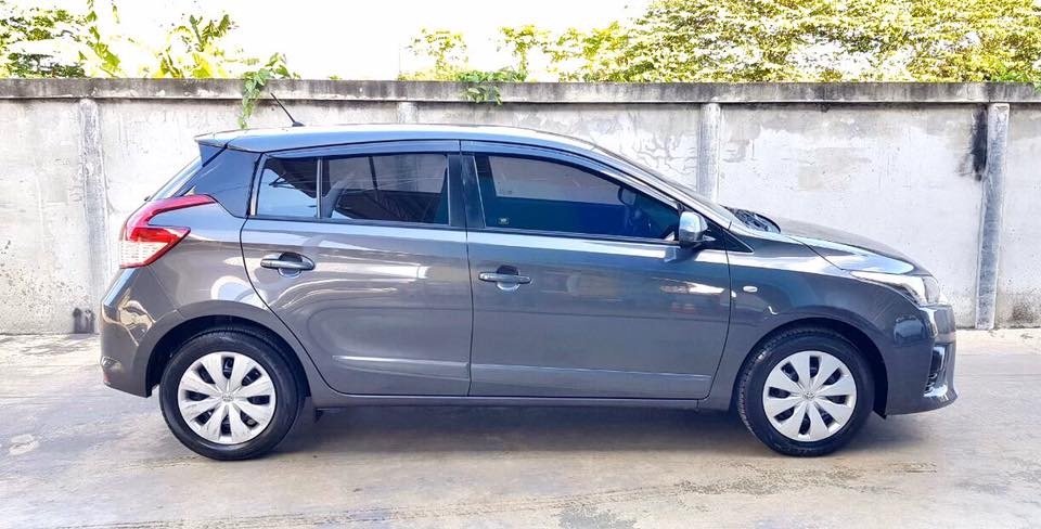 Toyota Yaris ปี 2016 สีเทา (รูปที่ 7)