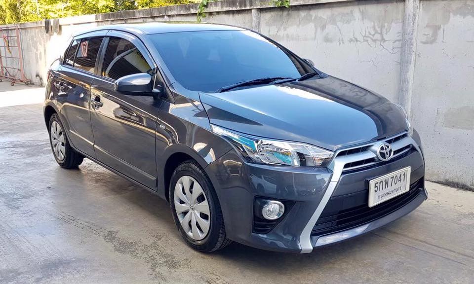 Toyota Yaris ปี 2016 สีเทา (รูปที่ 4)