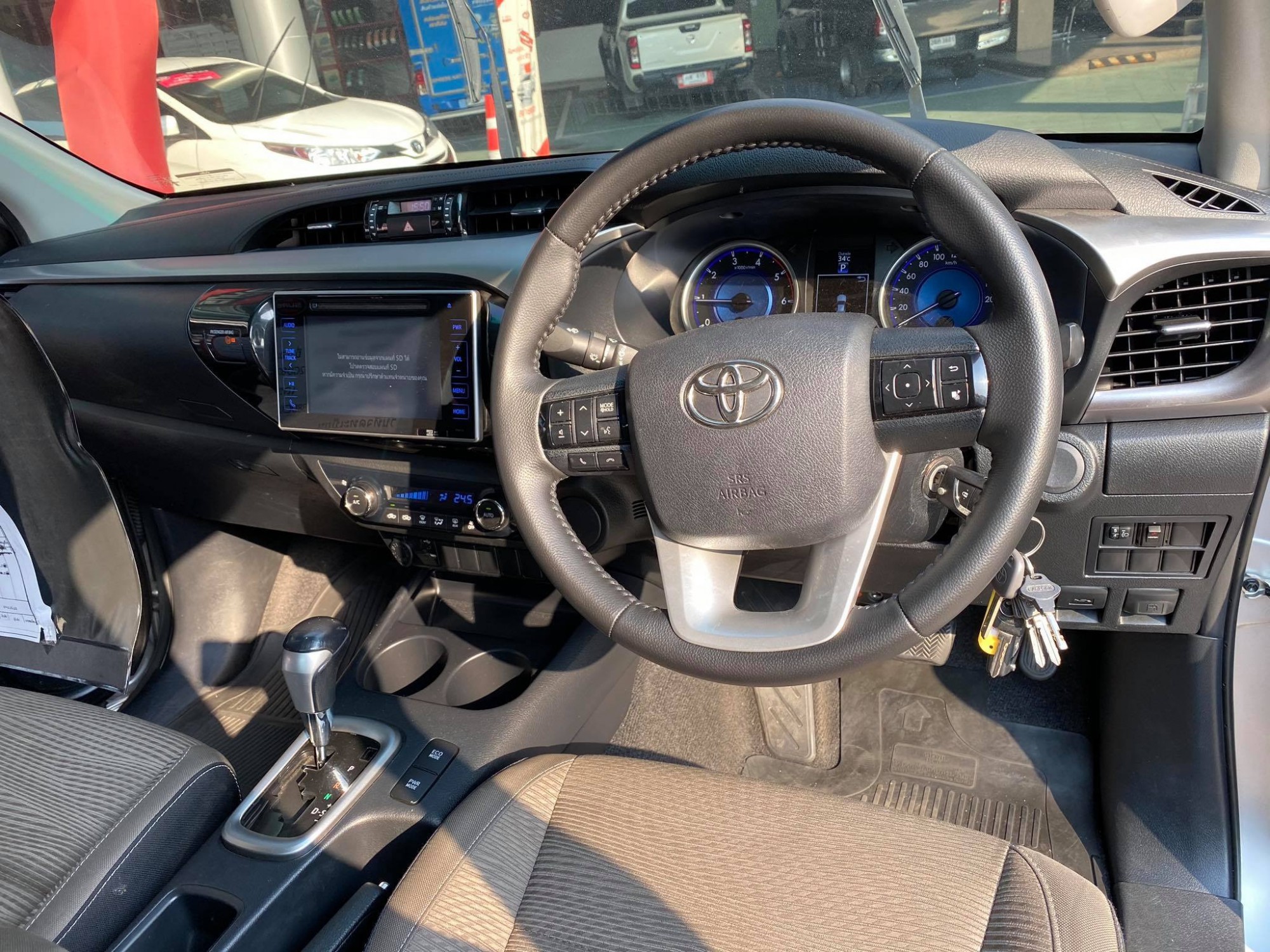 Toyota Hilux Revo Prerunner (Cab) ปี 2015 สีเงิน (รูปที่ 12)