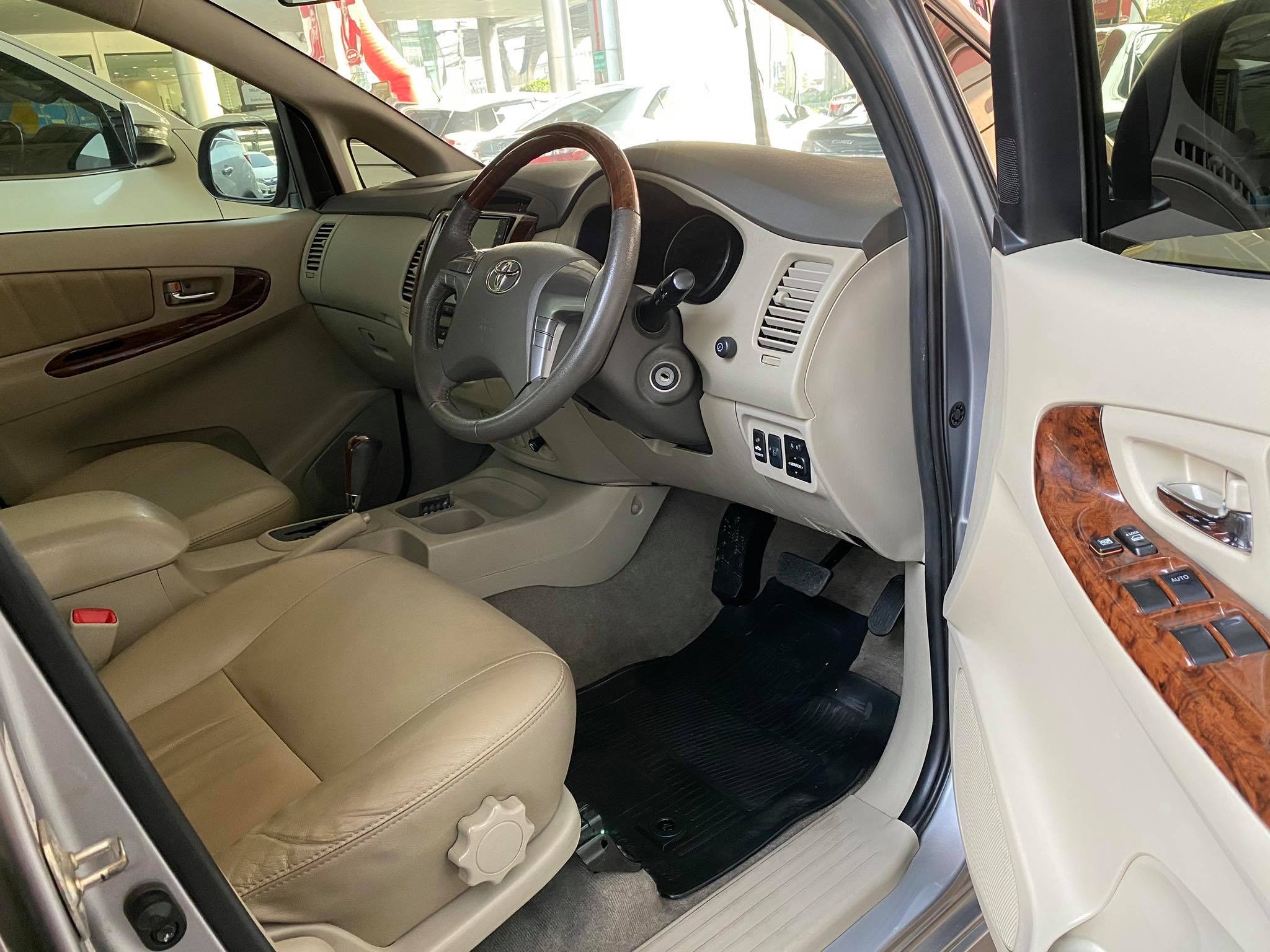 TOYOTA S INNOVA 2.0 V A/T