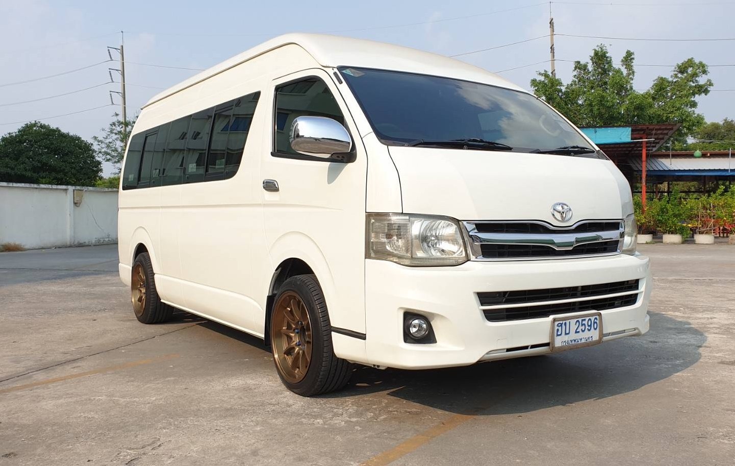 Toyota HiAce Commuter ปี 2011 สีขาว