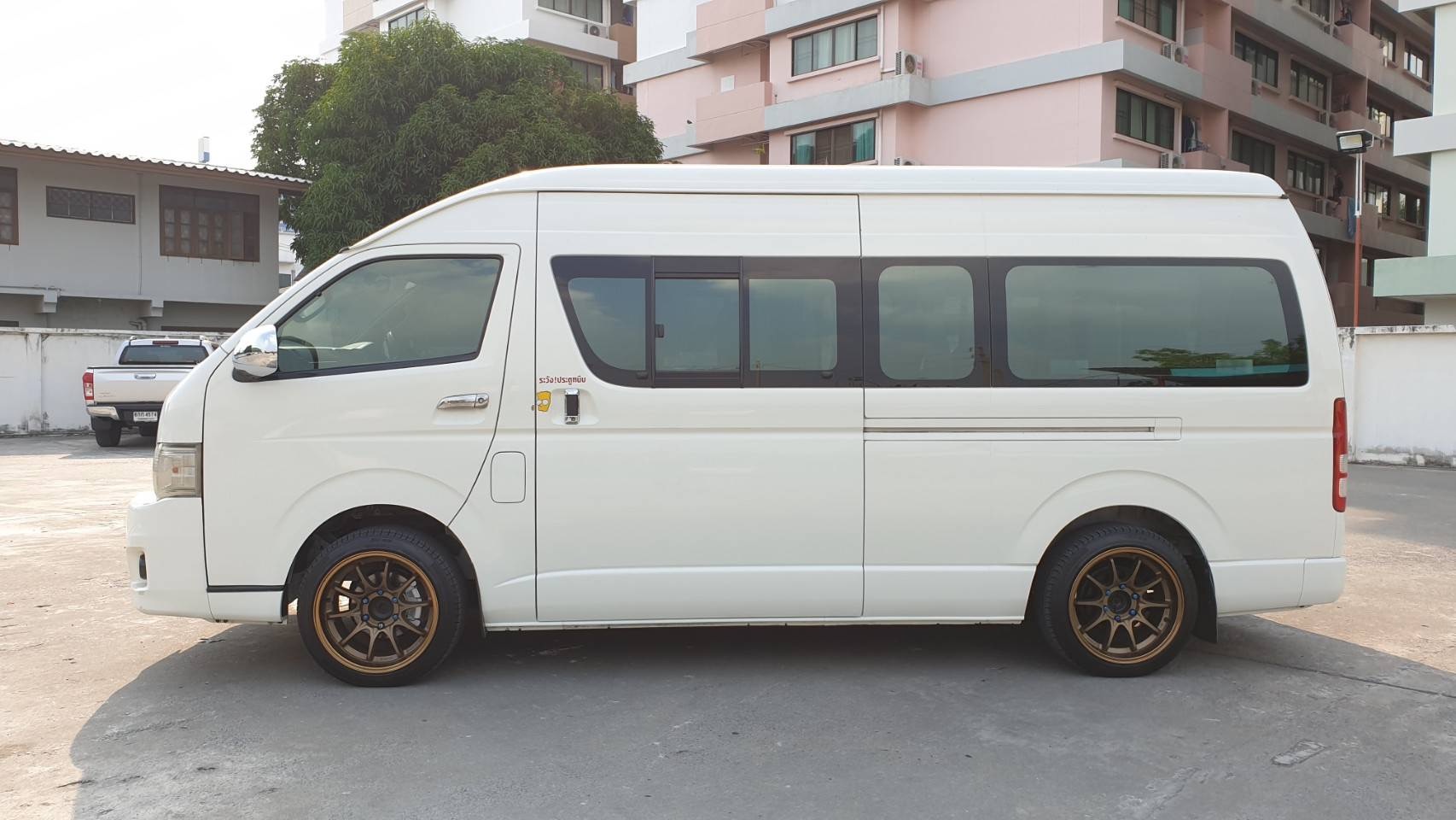 Toyota HiAce Commuter ปี 2011 สีขาว (รูปที่ 16)