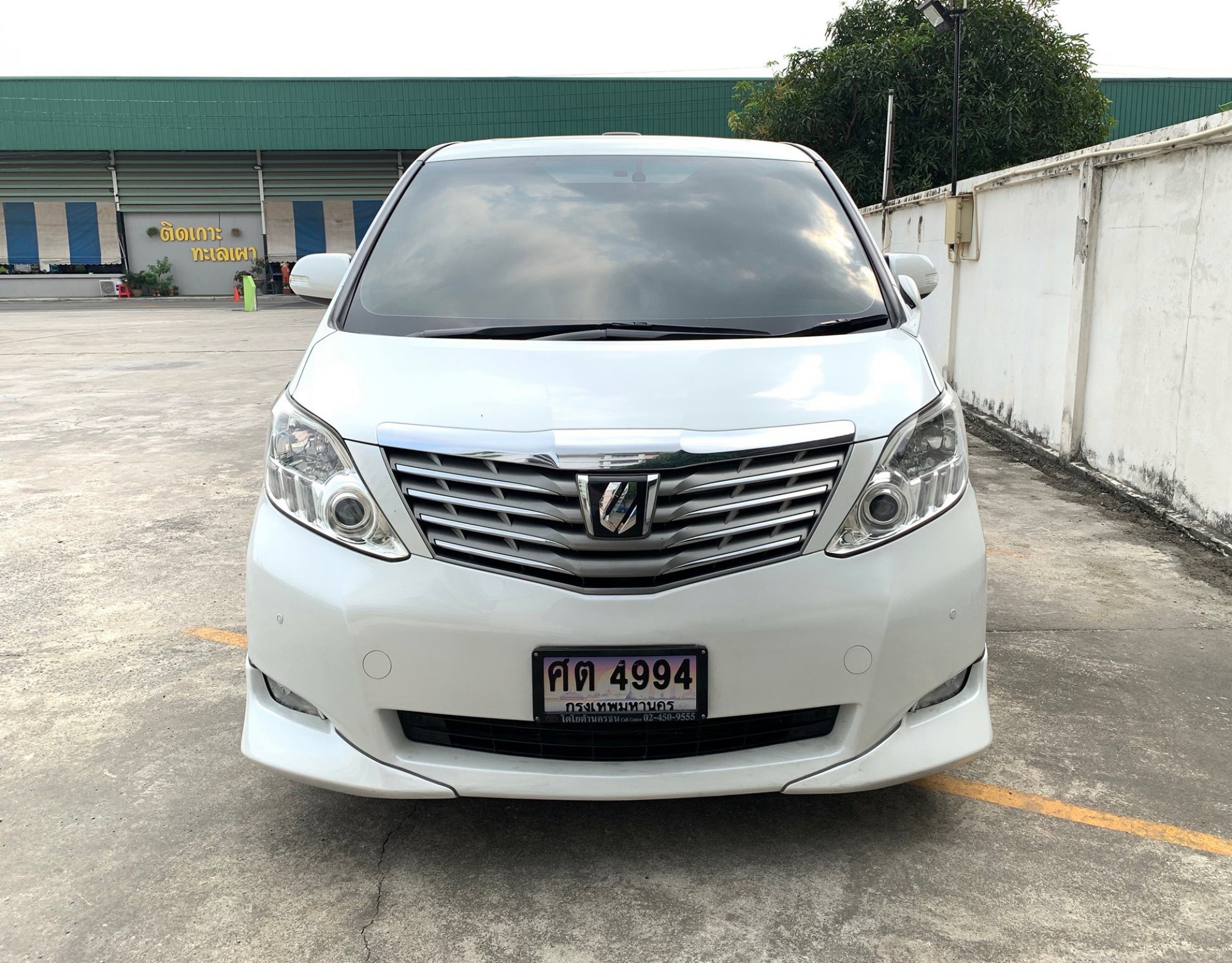 Toyota Alphard ปี 2012 สีขาว (รูปที่ 2)