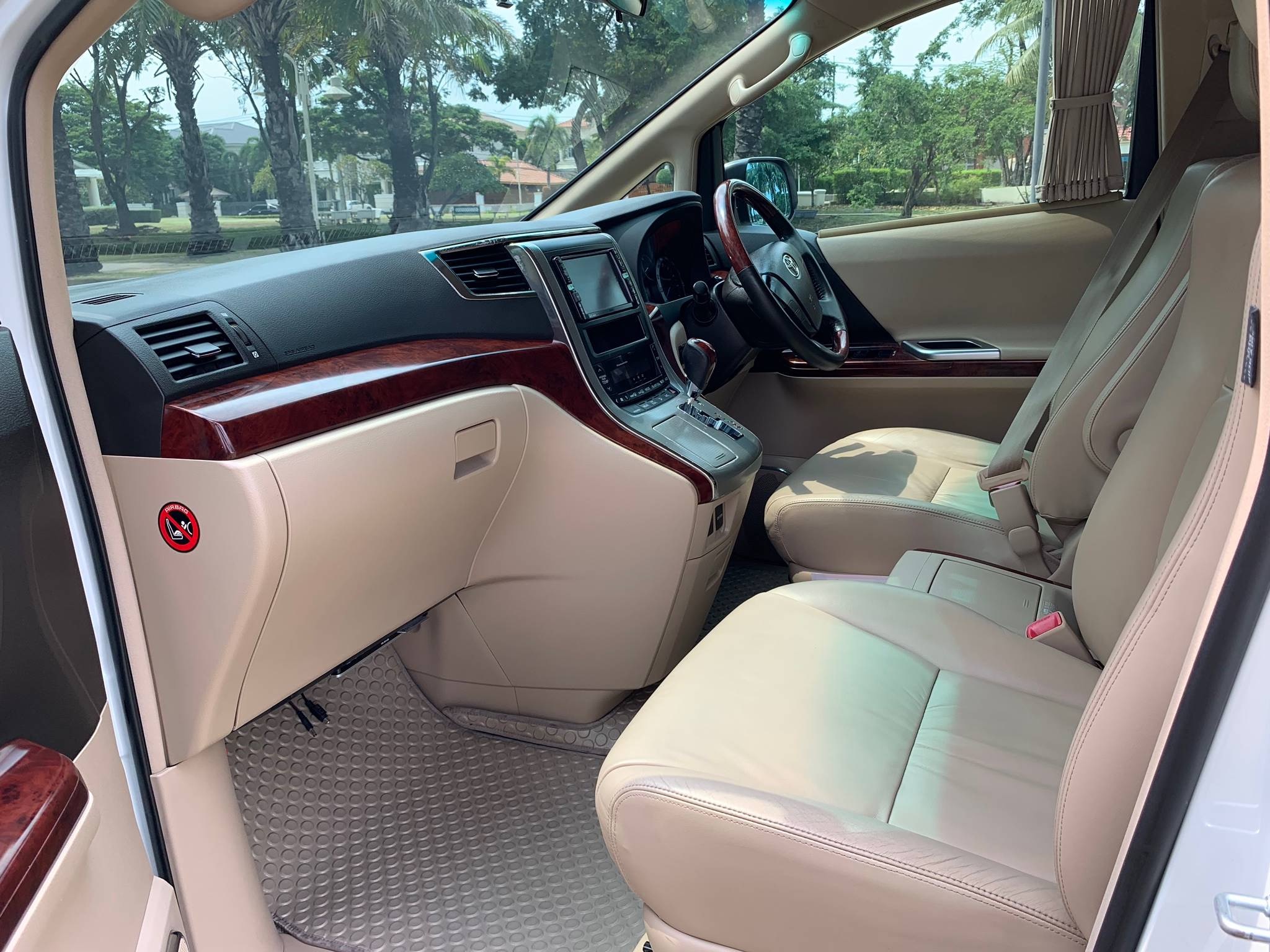 Toyota Alphard ปี 2012 สีขาว (รูปที่ 8)