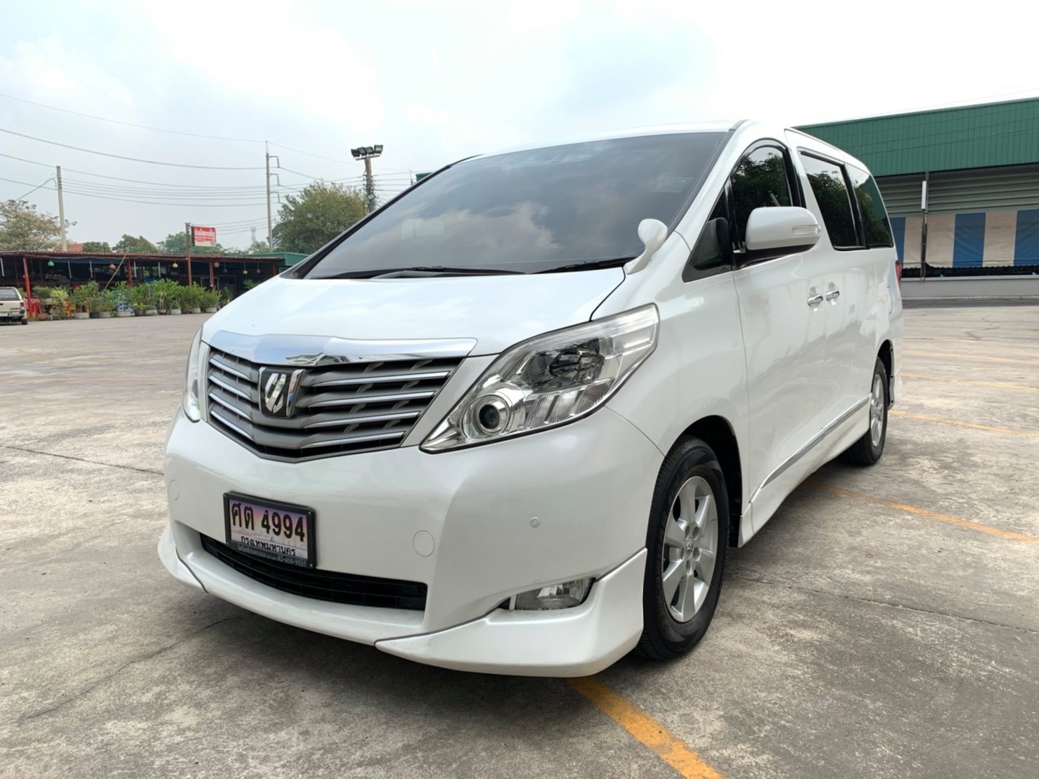 Toyota Alphard ปี 2012 สีขาว