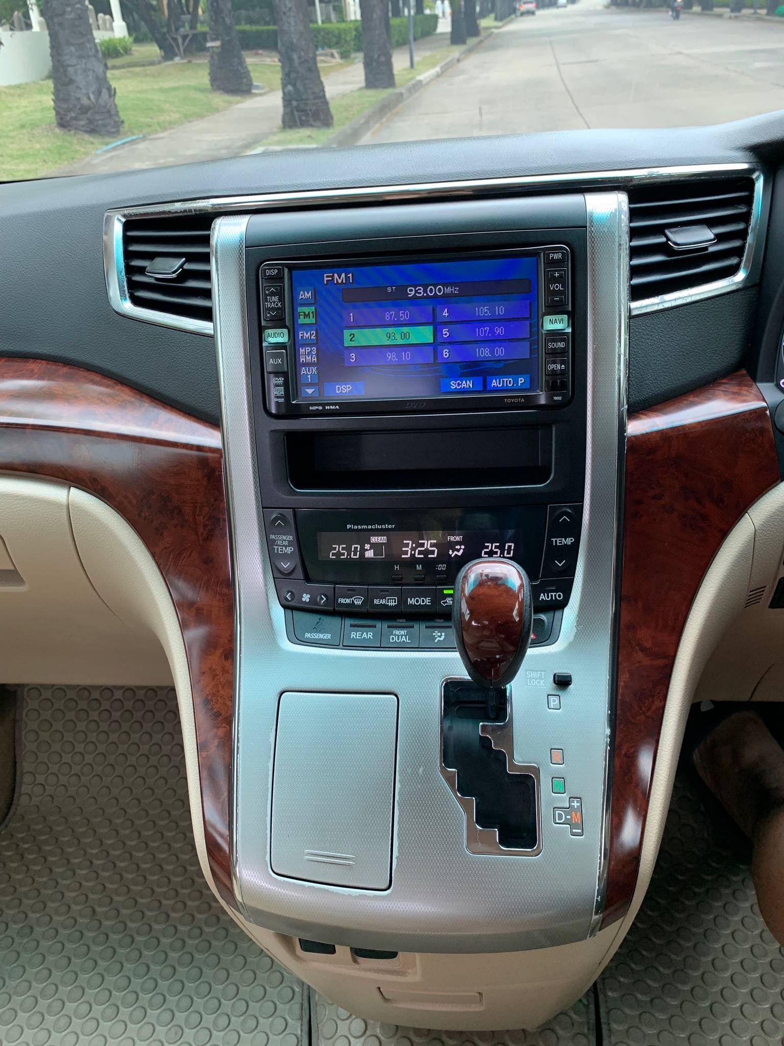 Toyota Alphard ปี 2012 สีขาว (รูปที่ 6)