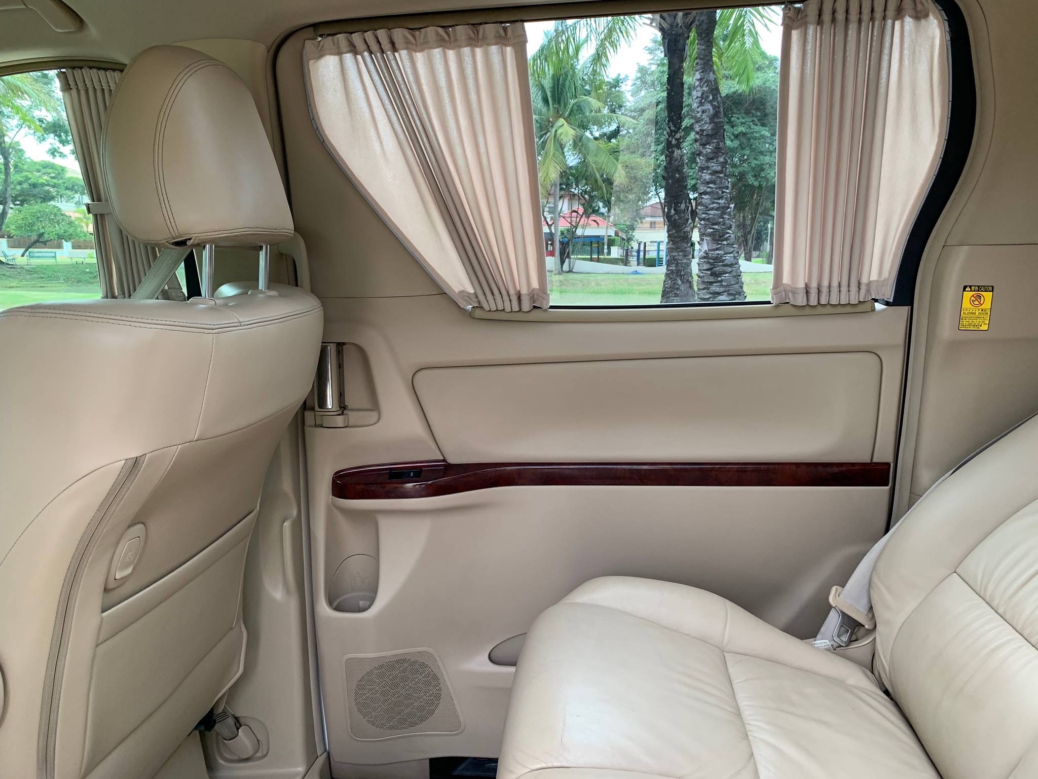 Toyota Alphard ปี 2012 สีขาว (รูปที่ 10)