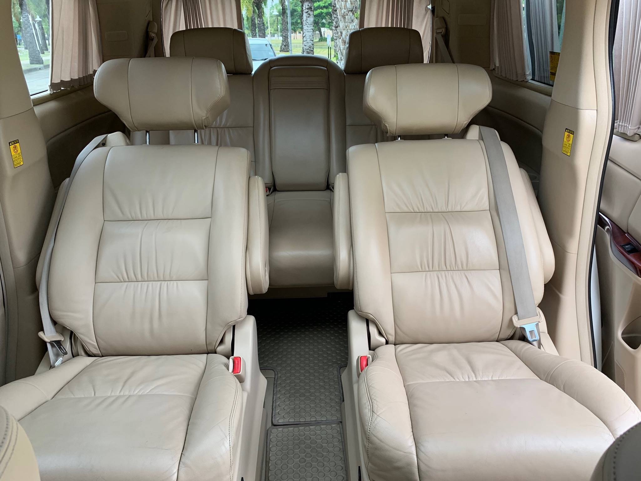 Toyota Alphard ปี 2012 สีขาว