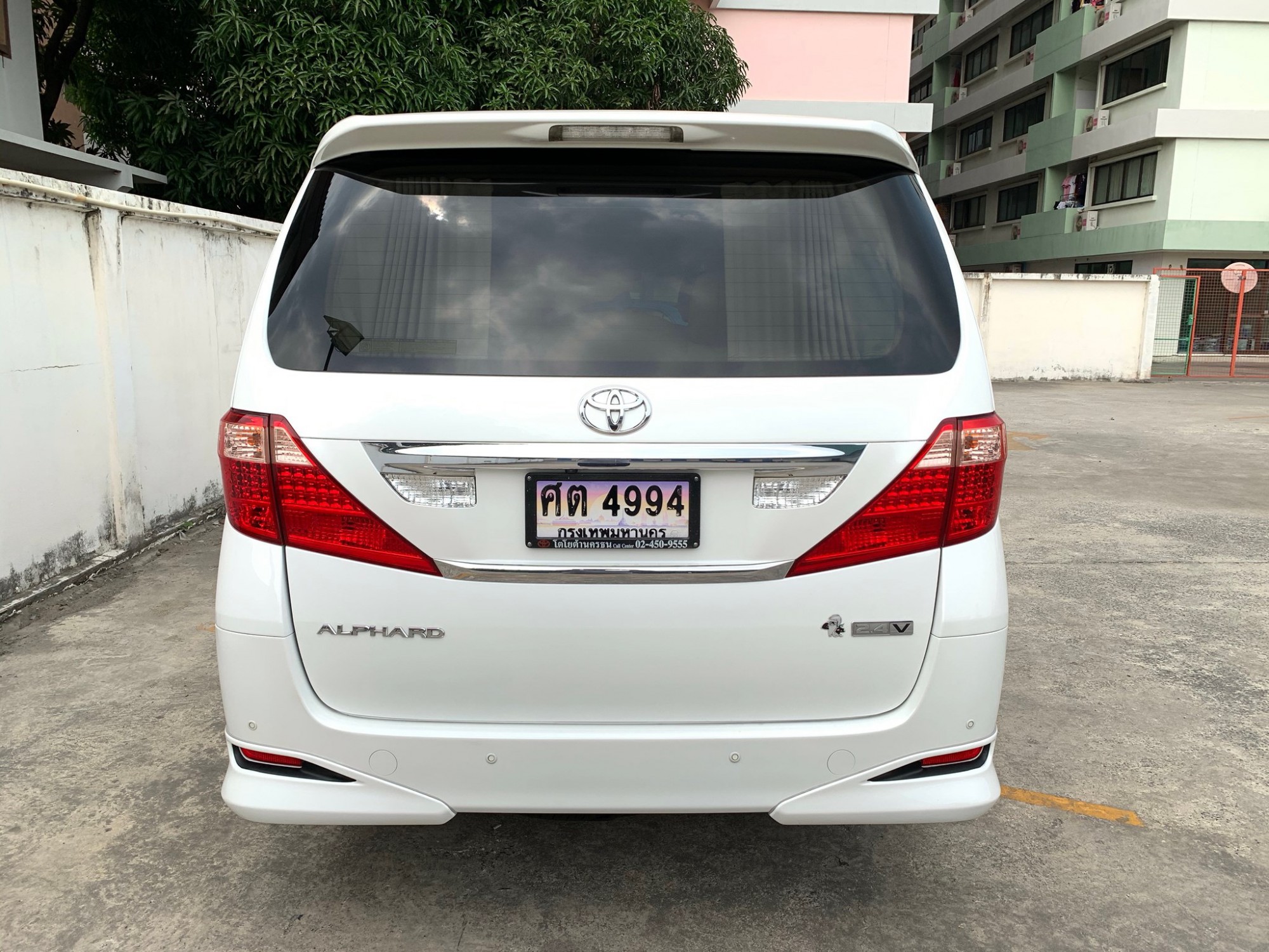 Toyota Alphard ปี 2012 สีขาว