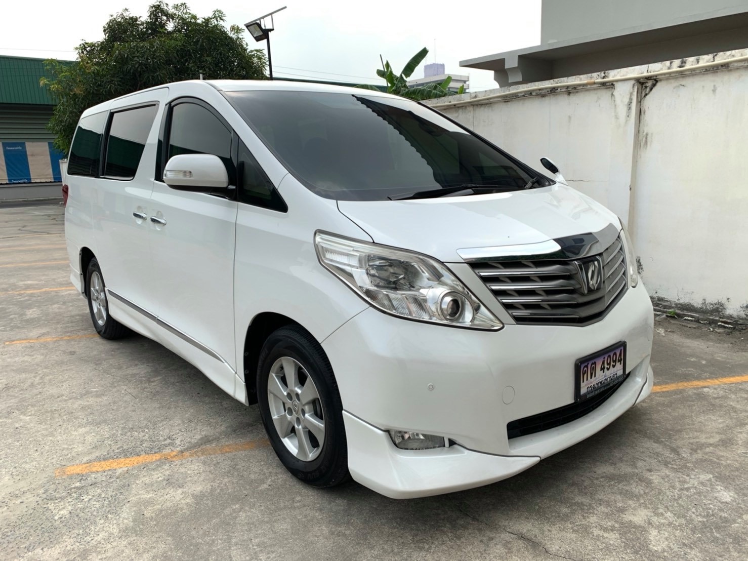 Toyota Alphard ปี 2012 สีขาว