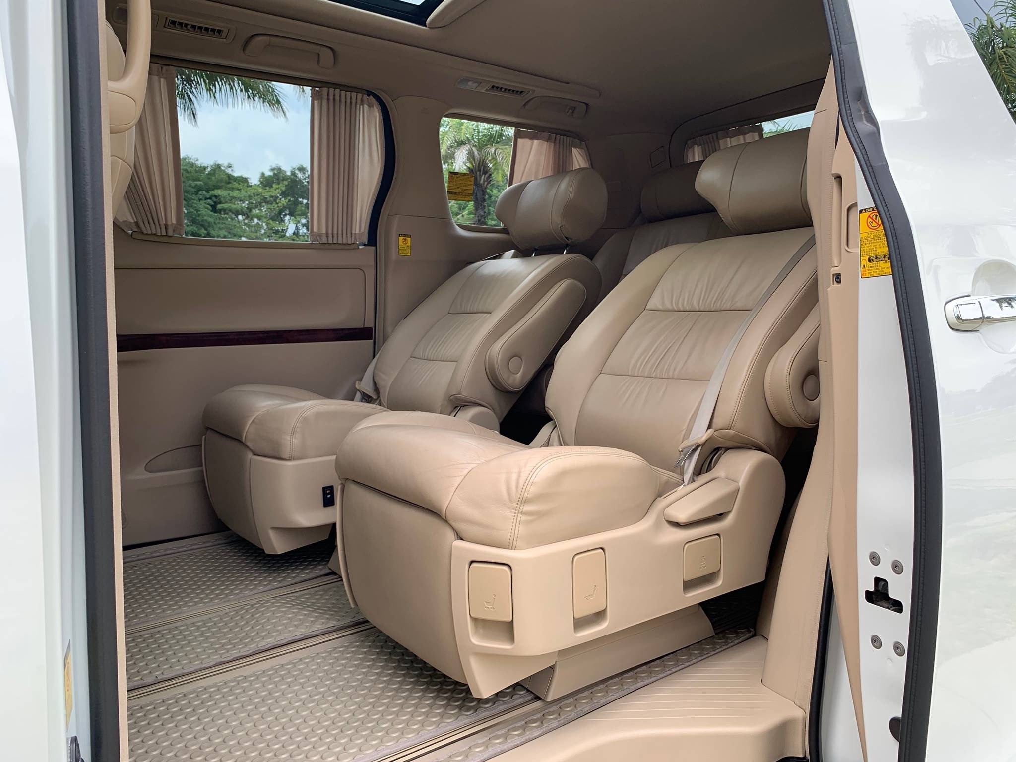 Toyota Alphard ปี 2012 สีขาว (รูปที่ 9)