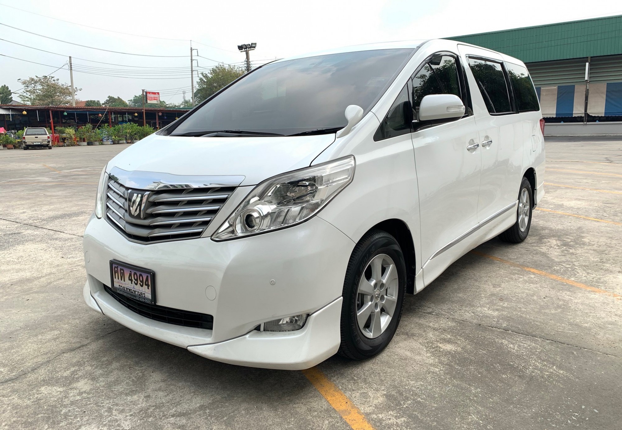 Toyota Alphard ปี 2012 สีขาว