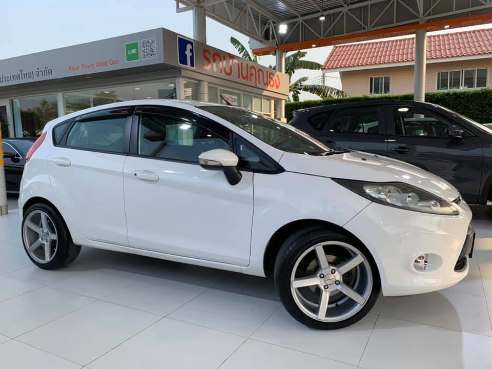 Ford Fiesta ปี 2012 สีขาว