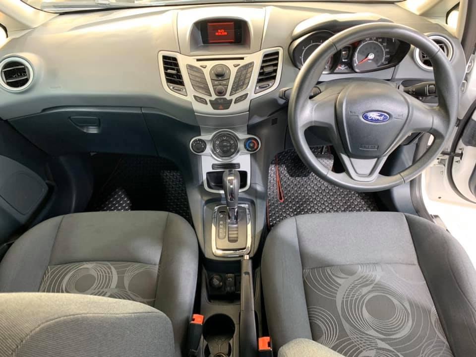 Ford Fiesta ปี 2012 สีขาว (รูปที่ 6)