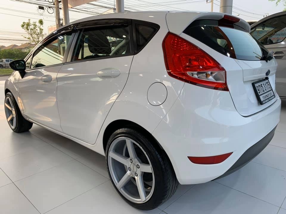 Ford Fiesta ปี 2012 สีขาว