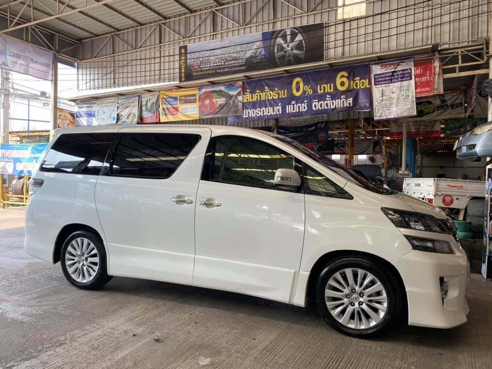 Toyota Vellfire ปี 2015 สีขาว