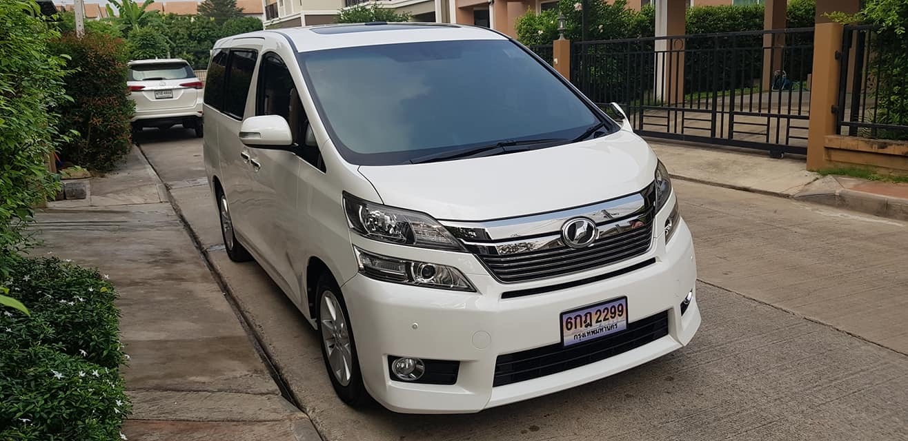 Toyota Vellfire ปี 2012 สีขาว