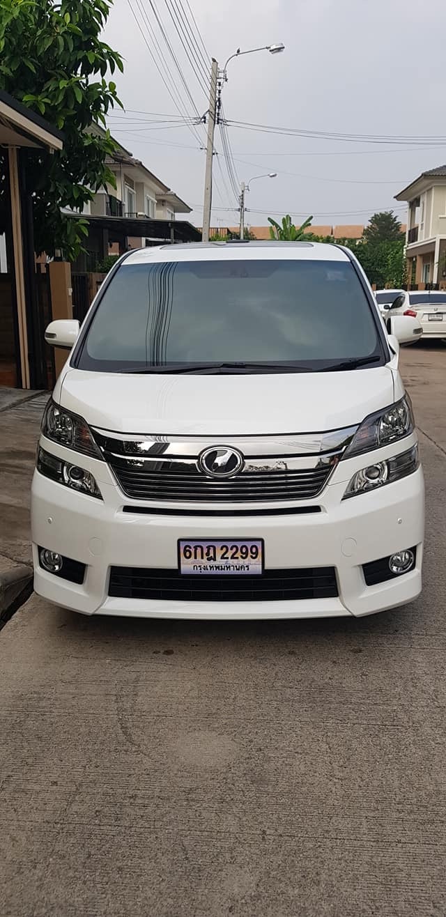 Toyota Vellfire ปี 2012 สีขาว
