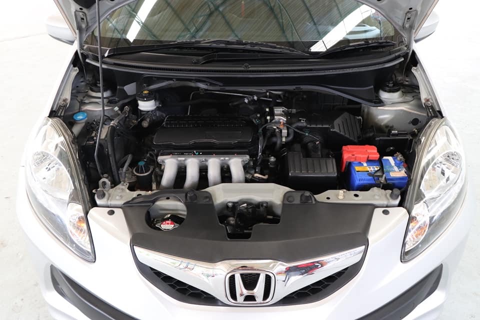 Honda Brio ปี 2012 สีเงิน (รูปที่ 13)