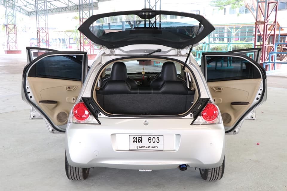 Honda Brio ปี 2012 สีเงิน (รูปที่ 9)