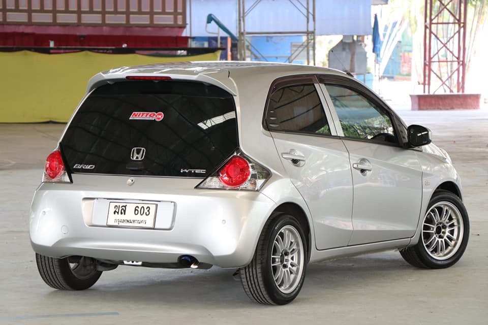 Honda Brio ปี 2012 สีเงิน (รูปที่ 2)