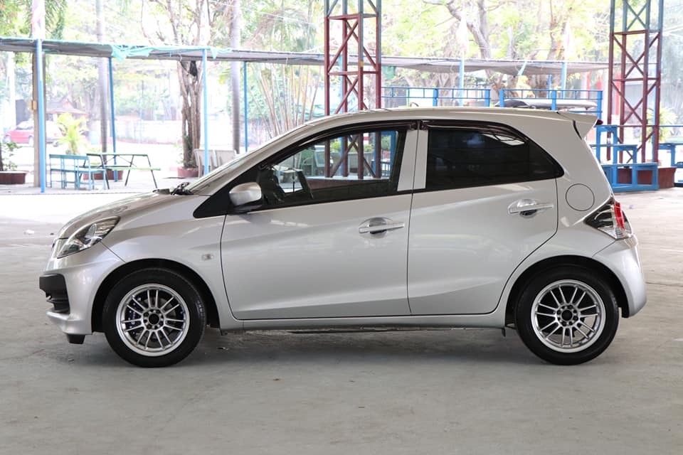 Honda Brio ปี 2012 สีเงิน (รูปที่ 16)