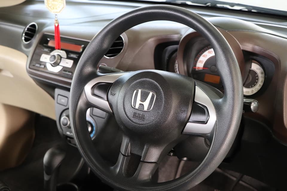 Honda Brio ปี 2012 สีเงิน (รูปที่ 6)