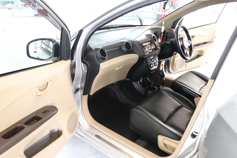 Honda Brio ปี 2012 สีเงิน (รูปที่ 5)