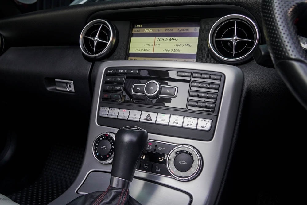 Mercedes-Benz SLK-Class R172 SLK200 ปี 2011 สีเงิน (รูปที่ 10)