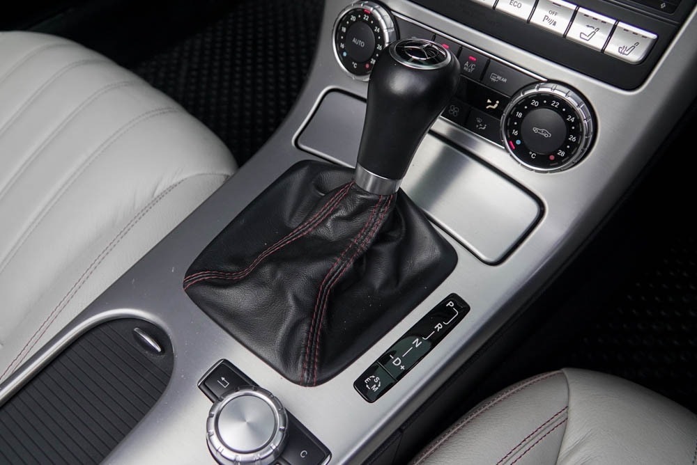 Mercedes-Benz SLK-Class R172 SLK200 ปี 2011 สีเงิน (รูปที่ 11)