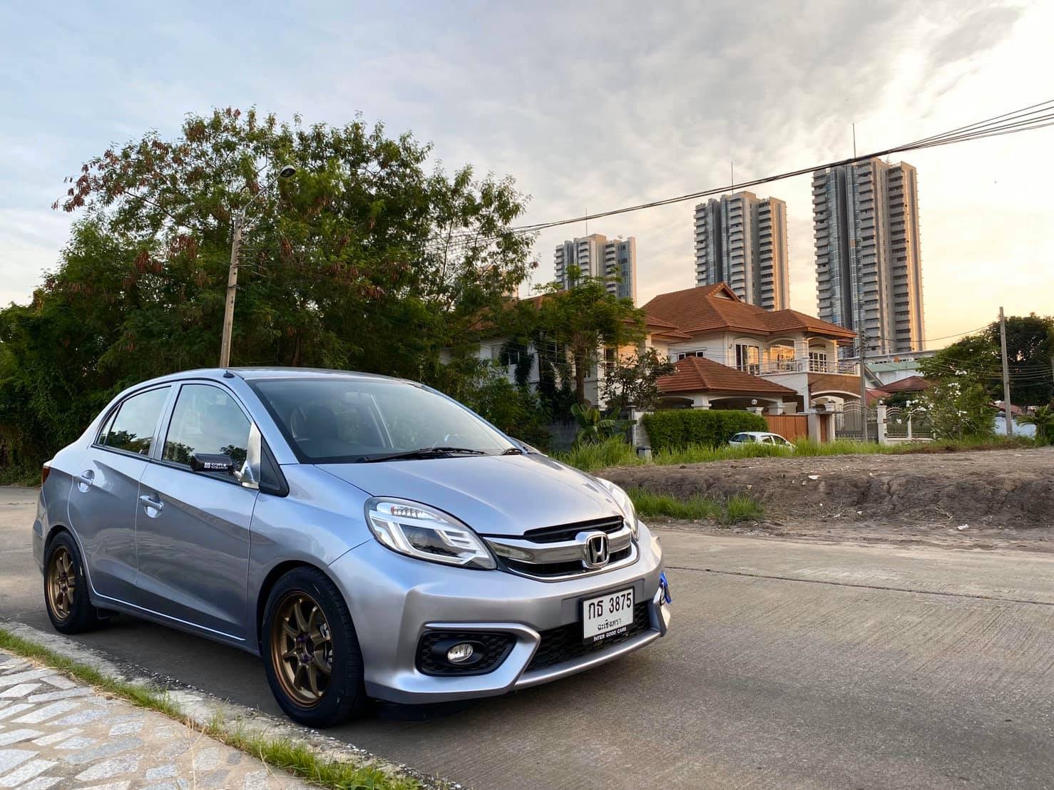 Honda Brio Amaze ปี 2017 สีเงิน (รูปที่ 4)