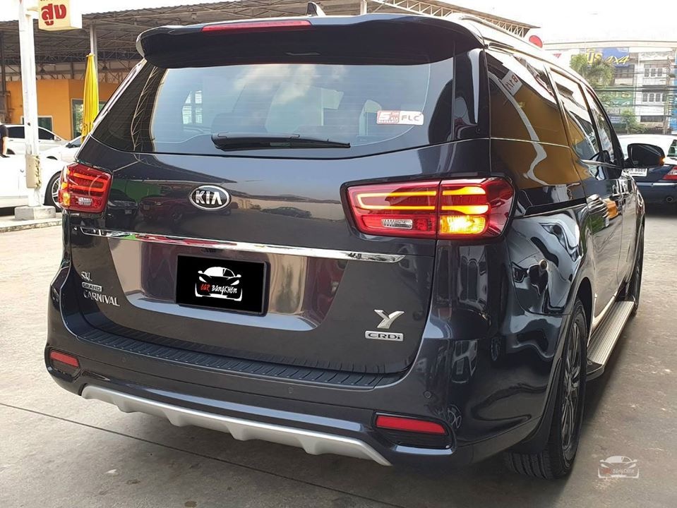 Kia Grand Carnival ปี 2018 สีเทา (รูปที่ 5)