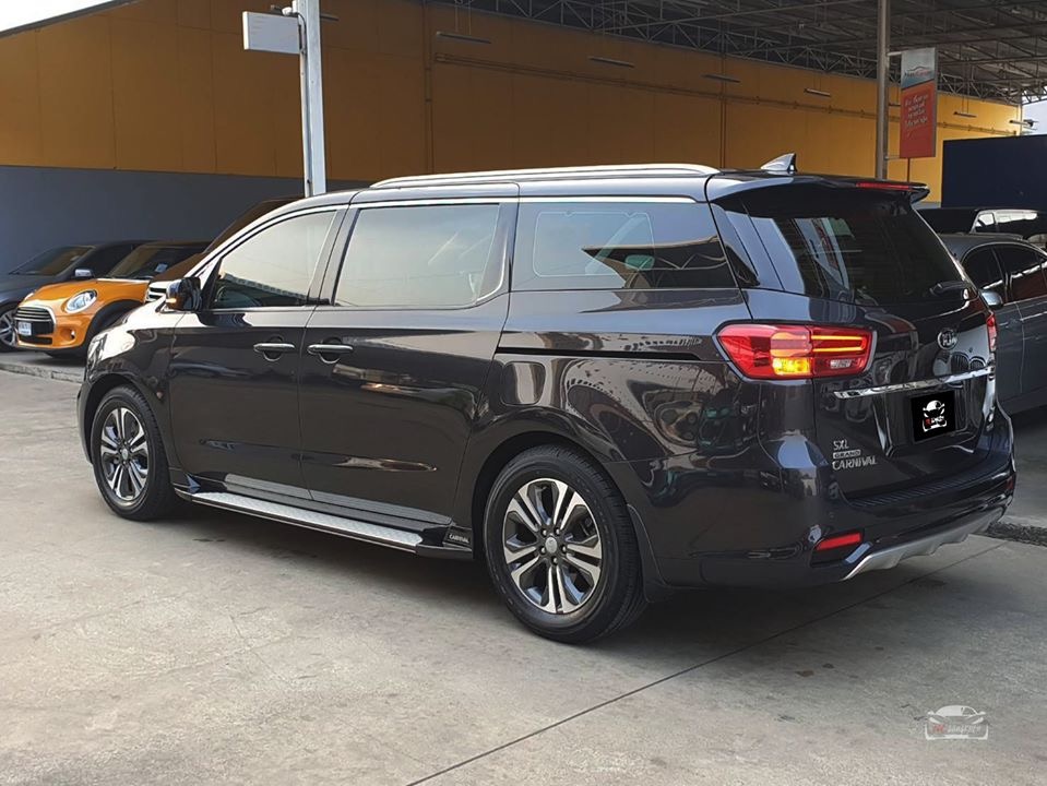 Kia Grand Carnival ปี 2018 สีเทา (รูปที่ 3)