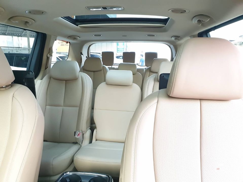 Kia Grand Carnival ปี 2018 สีเทา (รูปที่ 10)