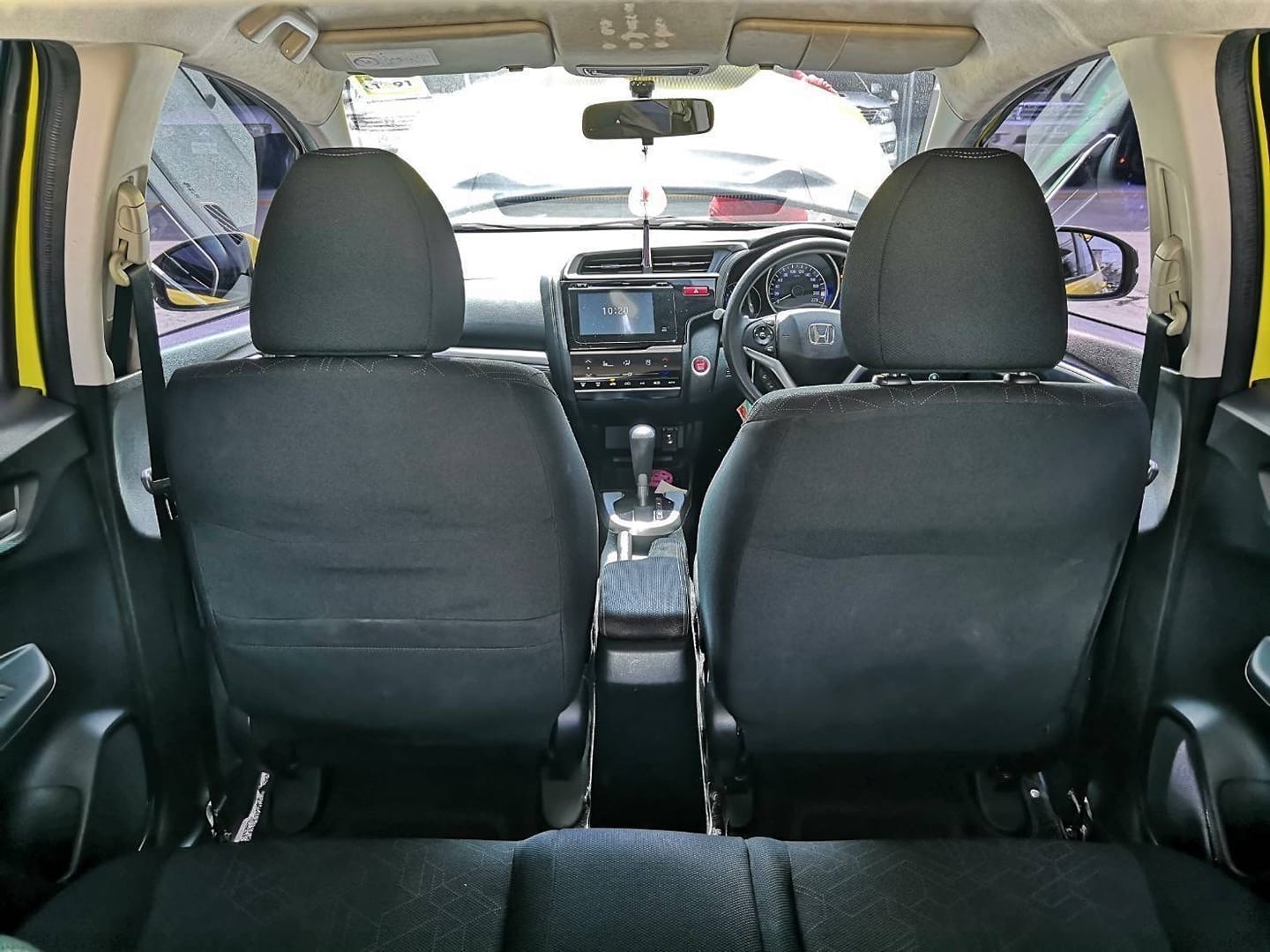 Honda Jazz GK ปี 2014 สีเหลือง (รูปที่ 8)