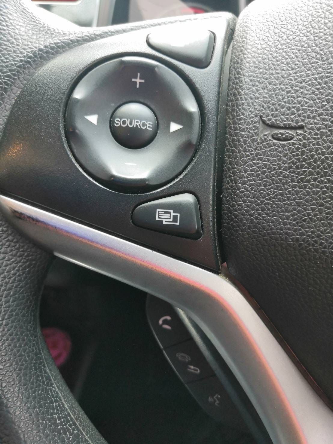 Honda Jazz GK ปี 2014 สีเหลือง (รูปที่ 11)