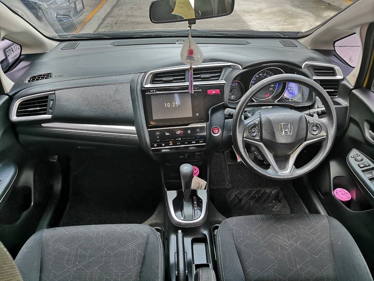 Honda Jazz GK ปี 2014 สีเหลือง (รูปที่ 14)