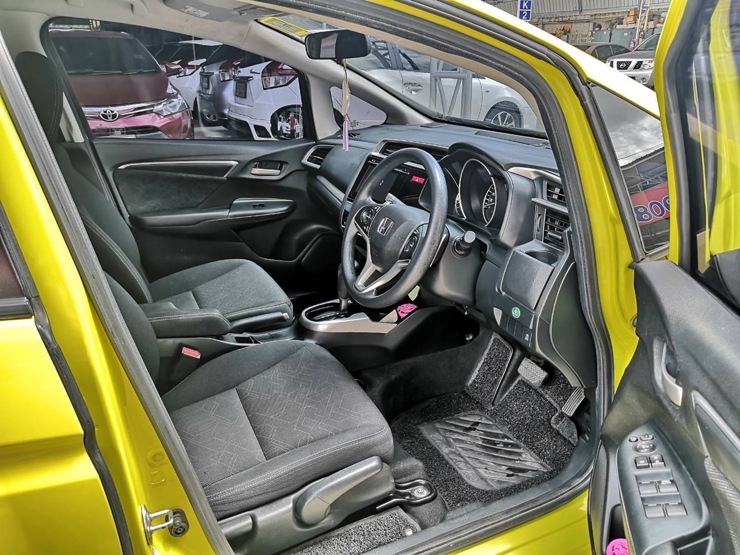 Honda Jazz GK ปี 2014 สีเหลือง (รูปที่ 10)