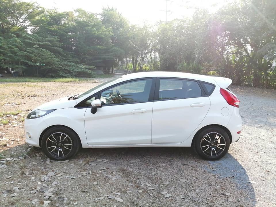 Ford Fiesta ปี 2012 สีขาว (รูปที่ 5)
