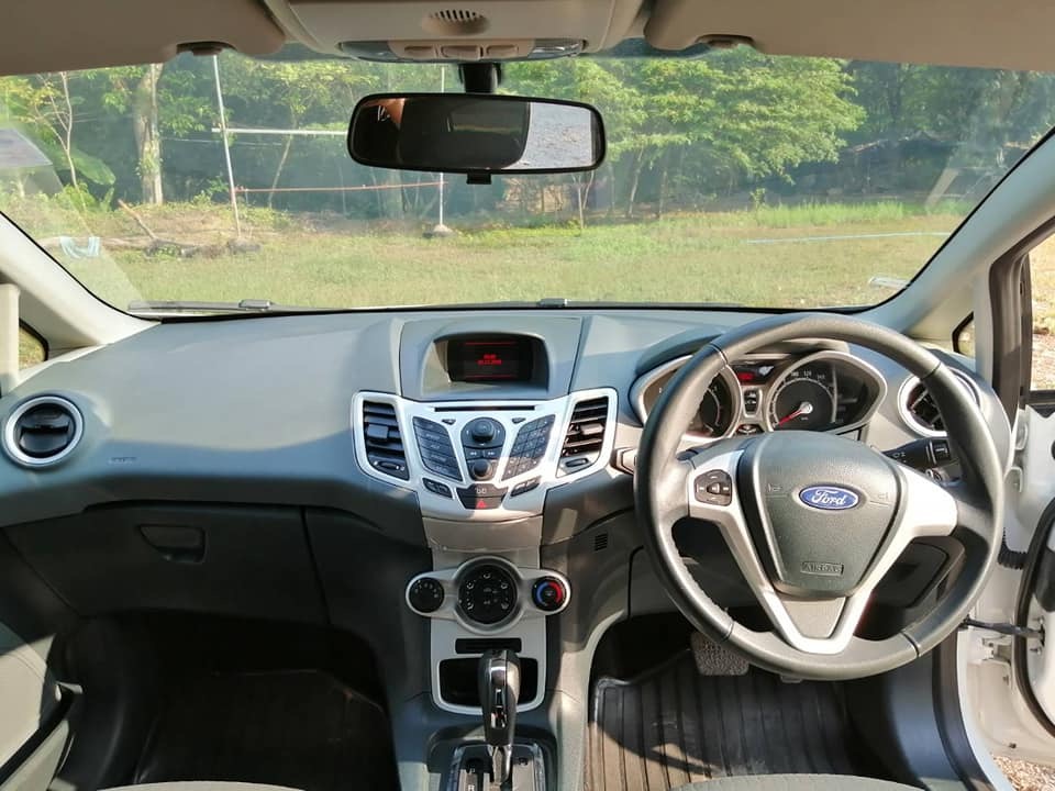 Ford Fiesta ปี 2012 สีขาว (รูปที่ 11)