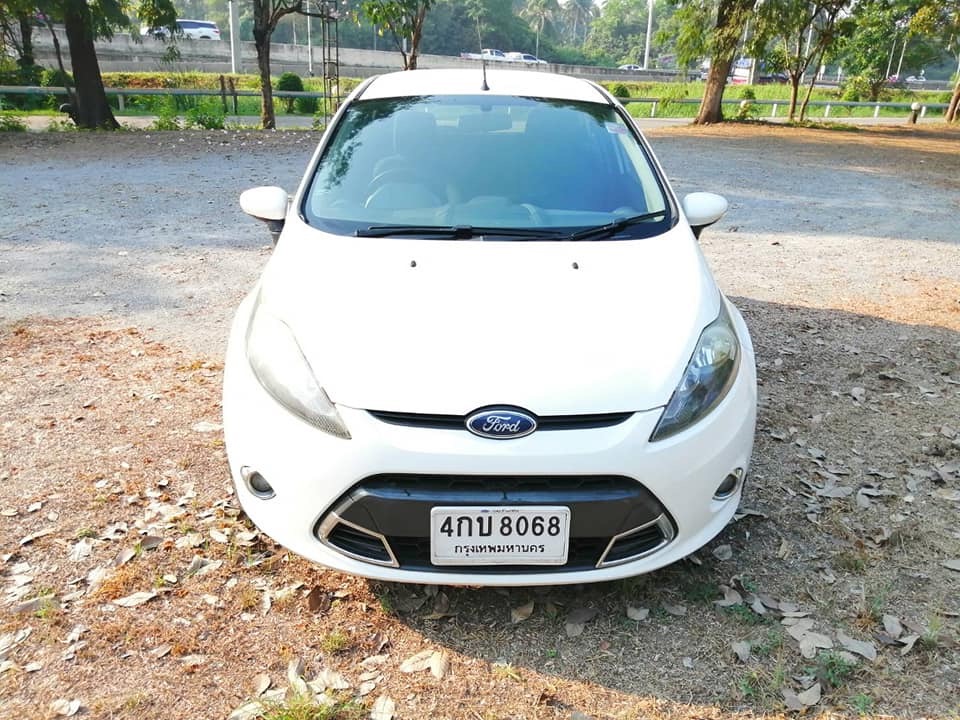 Ford Fiesta ปี 2012 สีขาว (รูปที่ 2)