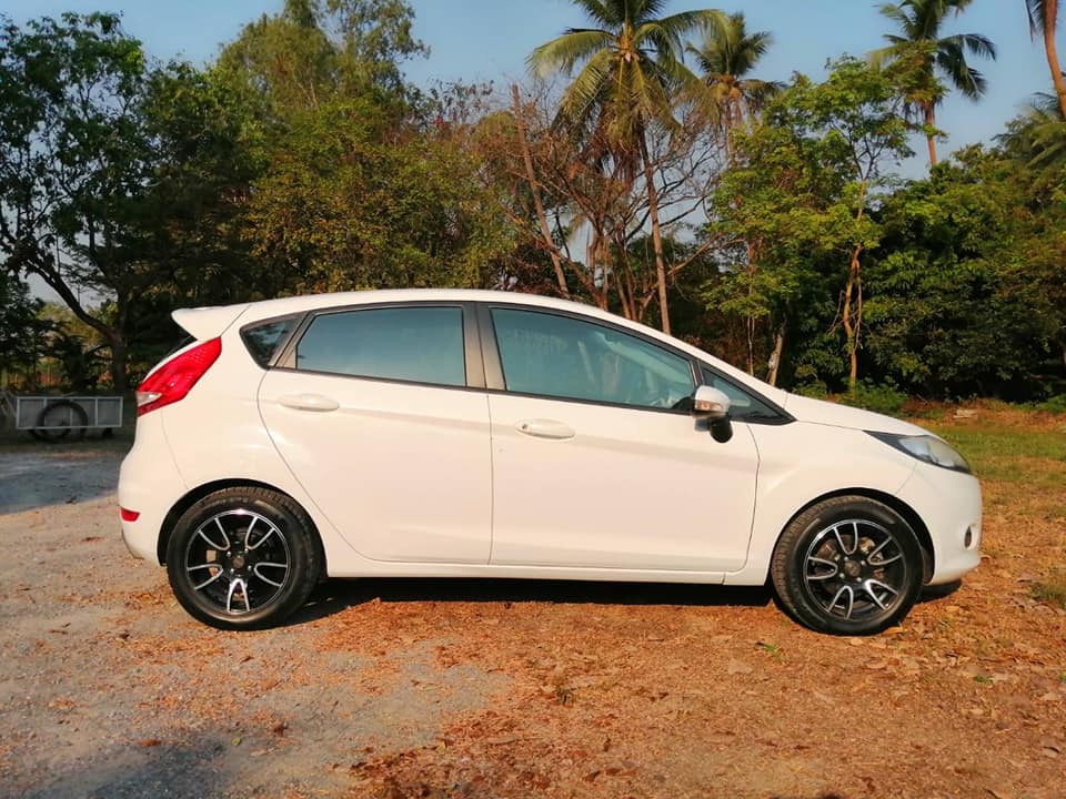 Ford Fiesta ปี 2012 สีขาว (รูปที่ 4)