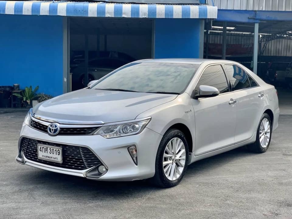 Toyota Camry ไมเนอร์เชนจ์ ปี 2016 สีเงิน