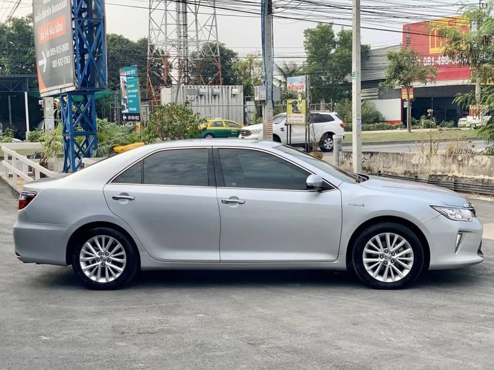 Toyota Camry ไมเนอร์เชนจ์ ปี 2016 สีเงิน