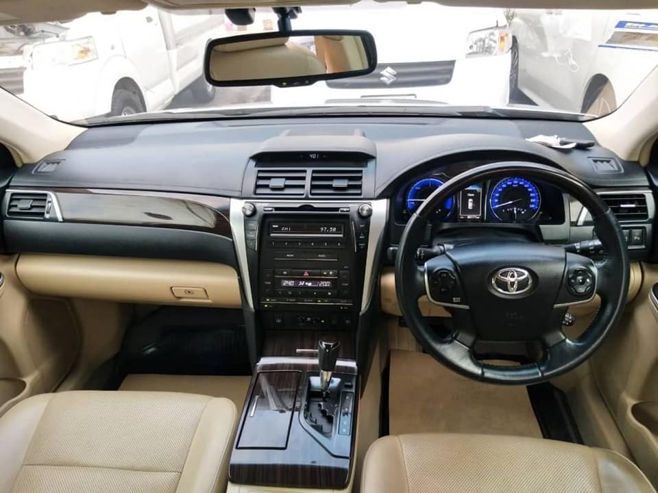 Toyota Camry ไมเนอร์เชนจ์ ปี 2016 สีเงิน (รูปที่ 4)