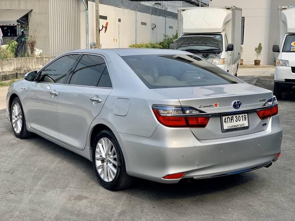 Toyota Camry ไมเนอร์เชนจ์ ปี 2016 สีเงิน (รูปที่ 2)