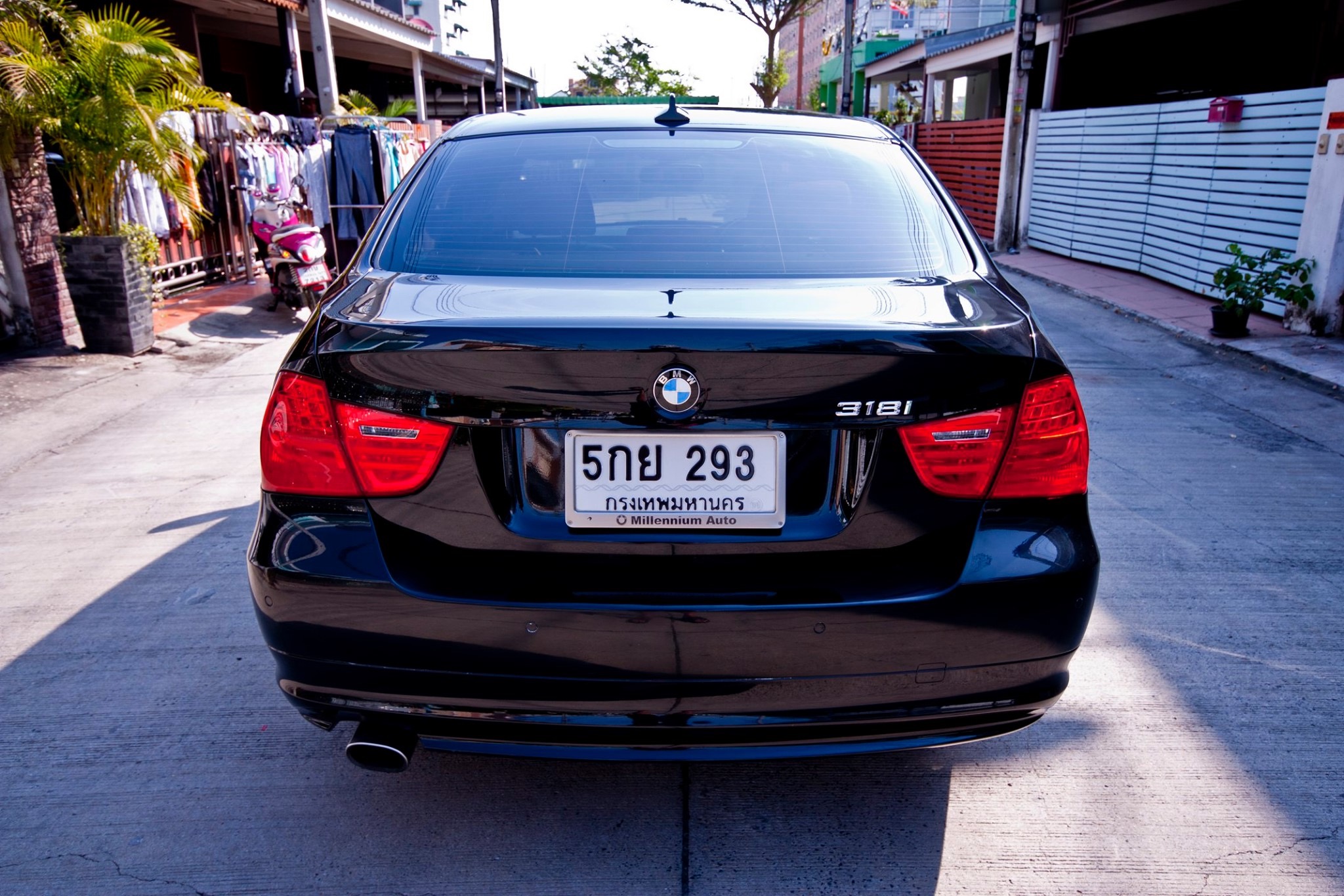 BMW 3 Series E90 318i ปี 2010 สีดำ (รูปที่ 5)