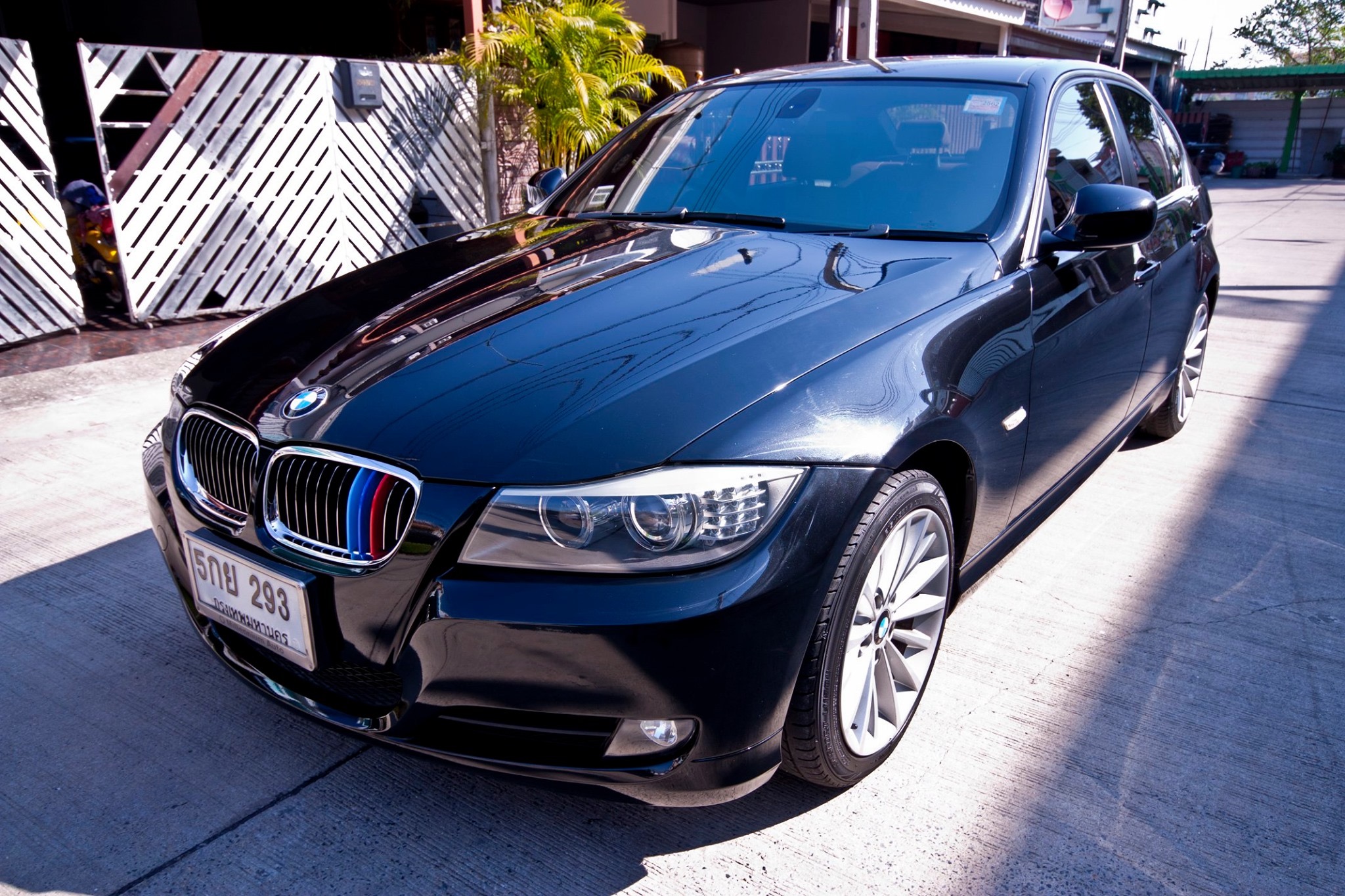 BMW 3 Series E90 318i ปี 2010 สีดำ (รูปที่ 3)